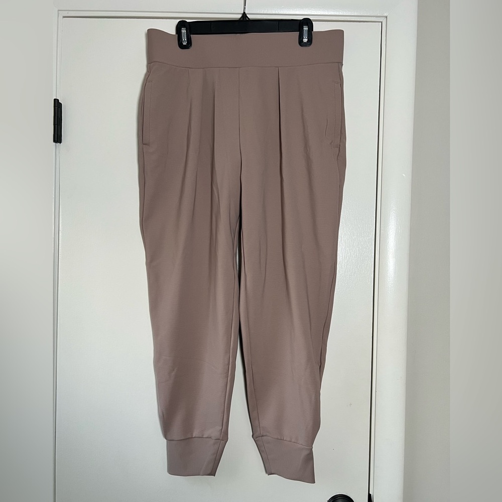 Joelle Quebec Women’s Remy Tan Ribbed Jogger Casual Pants Athleisure Size Large